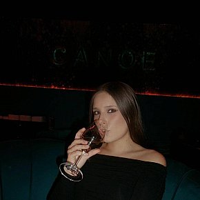 Laura Mignonă escort in London offers Sărut Franţuzesc services