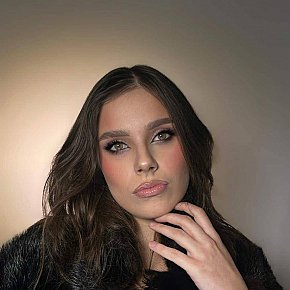 Laura Mignonă escort in London offers Sărut Franţuzesc services