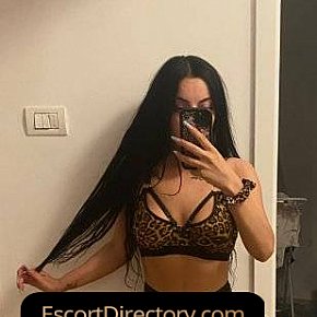 Sara escort in Bucharest offers DUO services