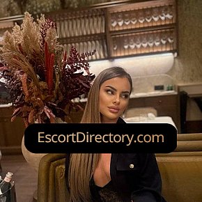 Zoe escort in Vienna offers Girlfriend Experience (GFE) services