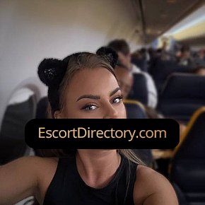 Zoe escort in Vienna offers Girlfriend Experience (GFE) services