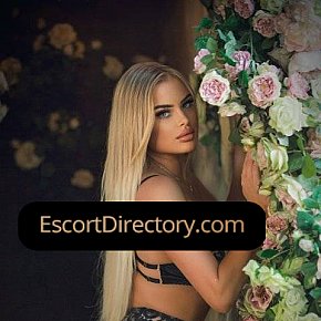 Zoe escort in Vienna offers Girlfriend Experience (GFE) services