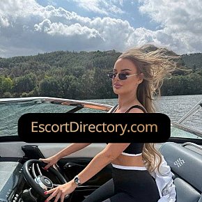 Zoe escort in Vienna offers Girlfriend Experience (GFE) services