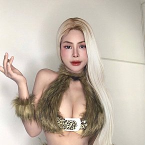 Olivia escort in Doha offers Erotic massage services