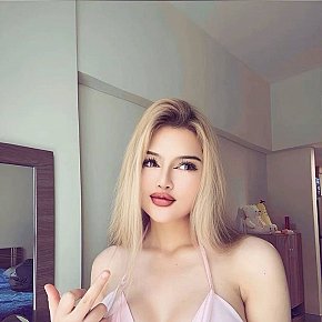 Lisa escort in Dubai offers French Kissing services