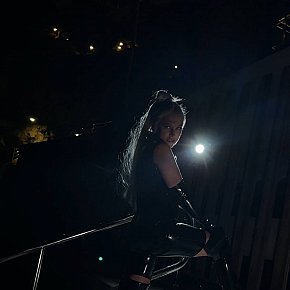 Lady-Lika-DIFC escort in Dubai offers Lingerie services