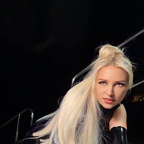 Lady-Lika-DIFC escort in Dubai offers Lingerie services