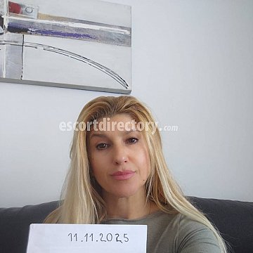 Vicky escort in  offers Ejaculação no corpo (COB) services