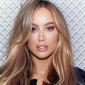 Lerali College Girl
 escort in London offers Handjob services