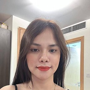 Emily escort in Dubai offers Deep Throat services