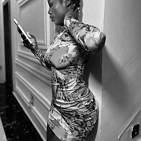 Amanda-squirter Colegiala escort in Kampala offers Chupar y Lamer cojones
 services