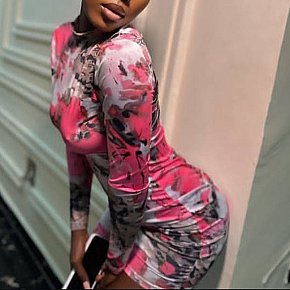 Amanda-squirter Colegiala escort in Kampala offers Chupar y Lamer cojones
 services