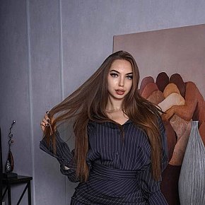 Arietta escort in Dubai offers Venida en el cuerpo (COB)
 services