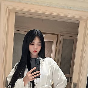 Lona escort in 