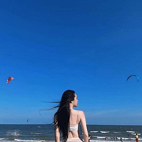 Lona escort in 