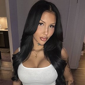 Marvel escort in Cairo offers Kissing services