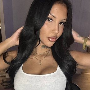 Marvel escort in Cairo offers Kissing services