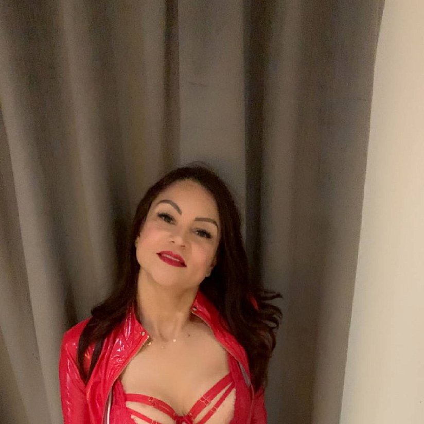 Sensual-Scarlet