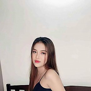 Mia escort in Manila offers Cum on Face services