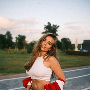 Liaza Vip Escort escort in Aix-en-provence offers Blowjob with Condom services