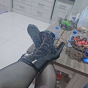 Anna escort in Abu Dhabi offers Dominatrix (durona) services