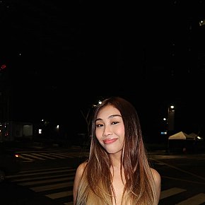 Sophia escort in Manila offers Branlette services