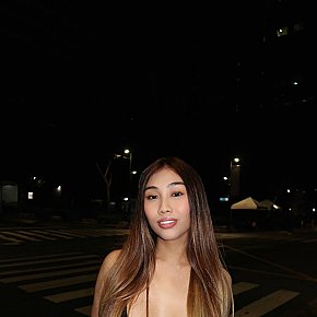 Sophia escort in Manila offers Branlette services
