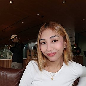 Sophia escort in Manila offers Branlette services