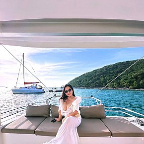 Rimming-Queen All Natural
 escort in Singapore City offers Rimming (give) services