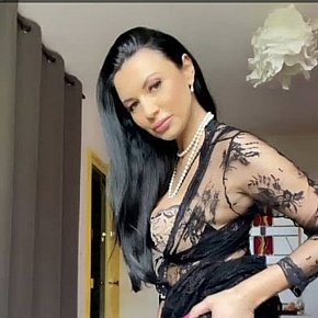 Daria escort in Bucharest offers French Kissing services