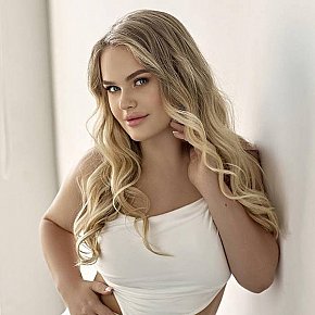 Manifesta Super-culo escort in London offers Massaggio erotico services