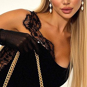 Kelsey Completamente Naturale escort in London offers Girlfriend Experience (GFE) services