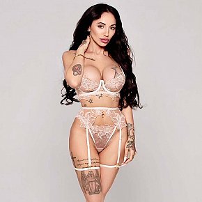 Luna-Rose Naturală escort in London offers Girlfriend Experience(GFE) services