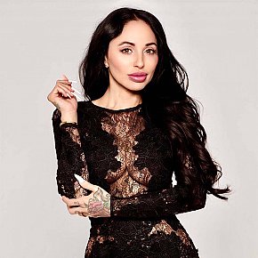 Luna-Rose Naturală escort in London offers Girlfriend Experience(GFE) services