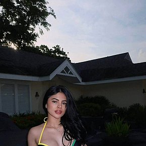 Hot girl in Makati offers Handjob