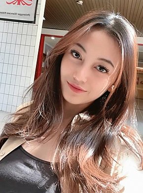 Naomi Vip Escort escort in  offers Handjob services