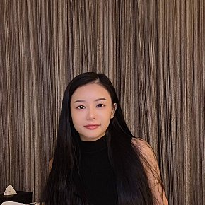 Eleanor escort in Hong Kong offers Girlfriend Experience (GFE) services