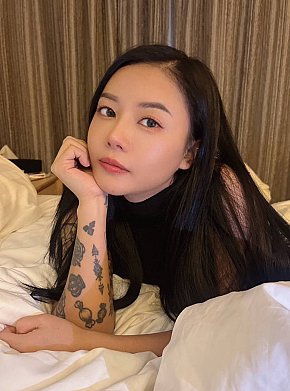 Eleanor escort in Hong Kong offers Girlfriend Experience (GFE) services