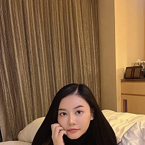 Eleanor escort in Hong Kong offers Girlfriend Experience (GFE) services