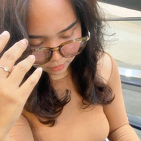 nanda escort in Jakarta offers Handjob services