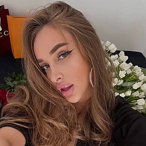 Tiffa escort in London offers Handjob services