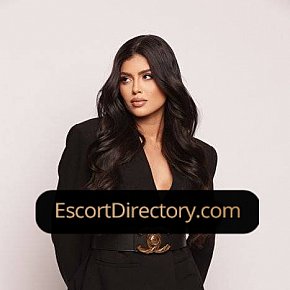 Polly-Lane escort in London offers Erotic massage services
