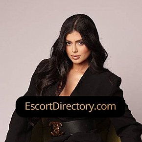 Polly-Lane escort in London offers Erotic massage services