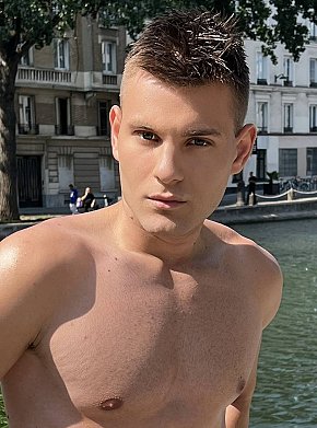 Young_blond_XXL Vip Escort escort in London offers Sesso Anale services