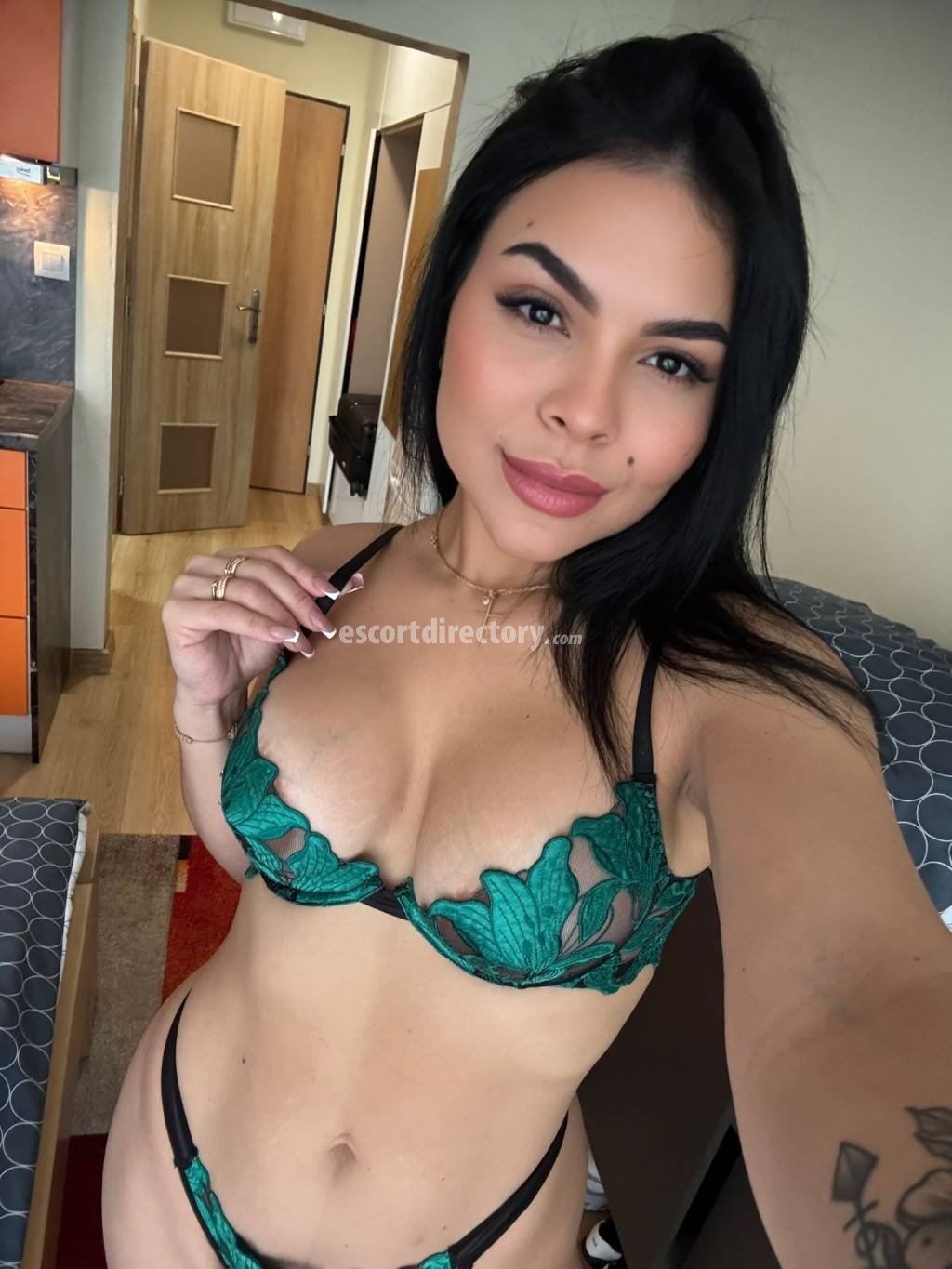 Hot girl in Brussels offers Masaje erótico