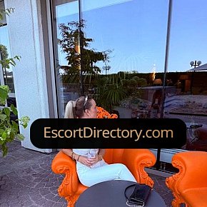 Valentina escort in Vienna offers Facesitting services