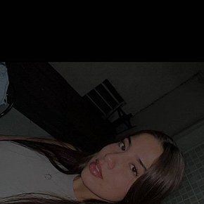 Elena Petite escort in Brussels offers Intimmassage services