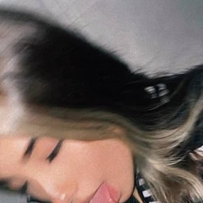 Elena Petite escort in Brussels offers Intimmassage services