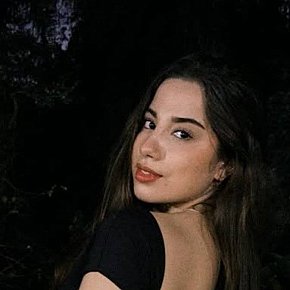 Elena Petite escort in Brussels offers Intimmassage services