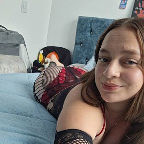 Milly Garota Fitness escort in Kuala Lumpur offers Massagem erótica services